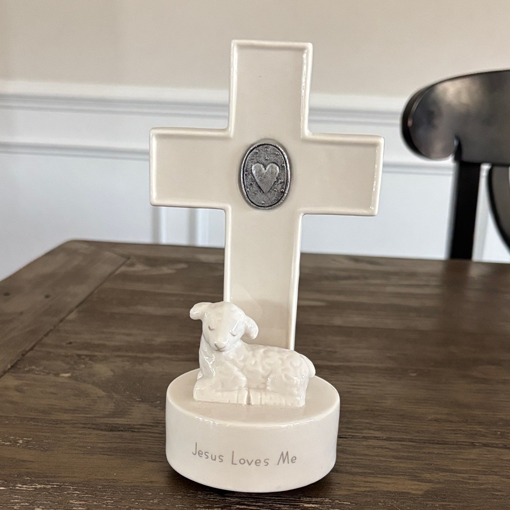 Demdaco “Jesus Loves Me” Musical Box Cross Medallion Great Shape